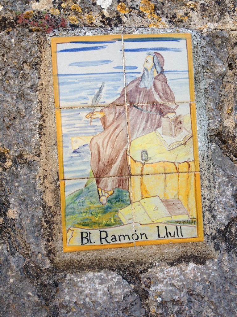 Bemalte Kacheln erweisen dem Seeligen Ramon Llull die Ehre