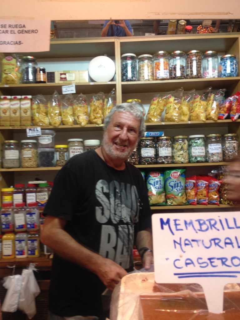 Am Stand Tambo d'Almettle kaufe ich getrocknete Feigen mit Anis und andere Leckereien