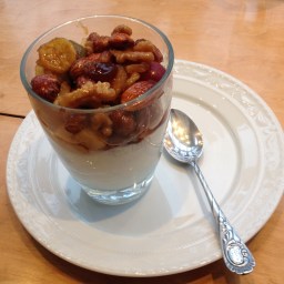 Granola mit frischen Früchten