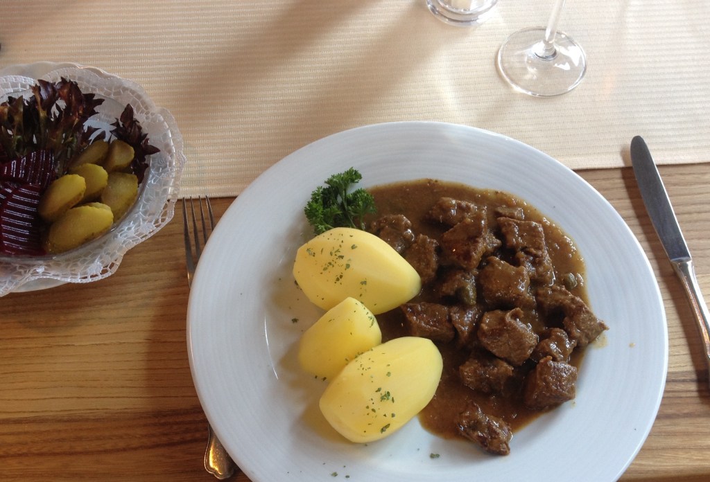 Pfefferpotthast ist eine Art säuerliches Rindergulasch