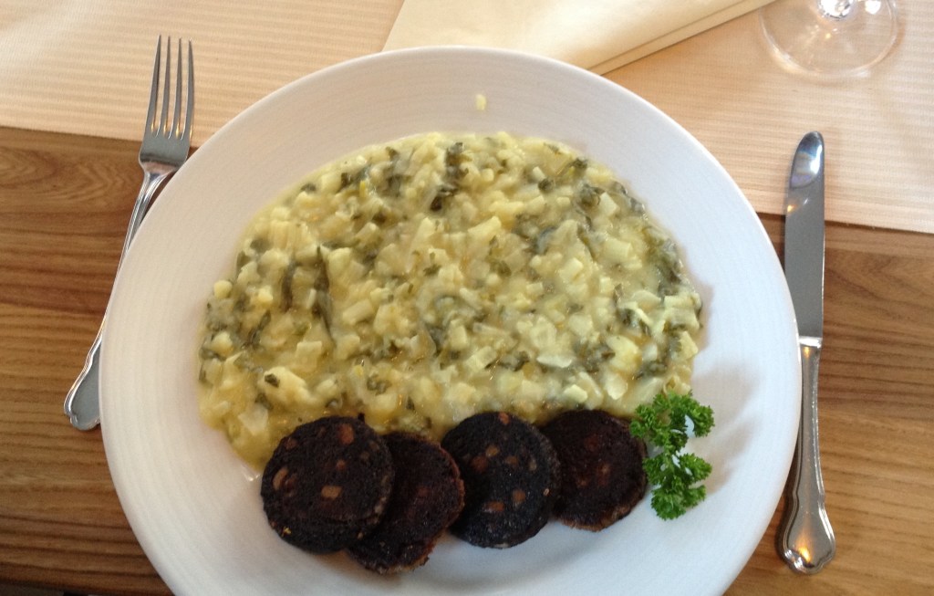 Stielmus mit gebratener Blutwurst