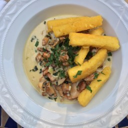 Frische Pfifferlinge mit Polentasticks