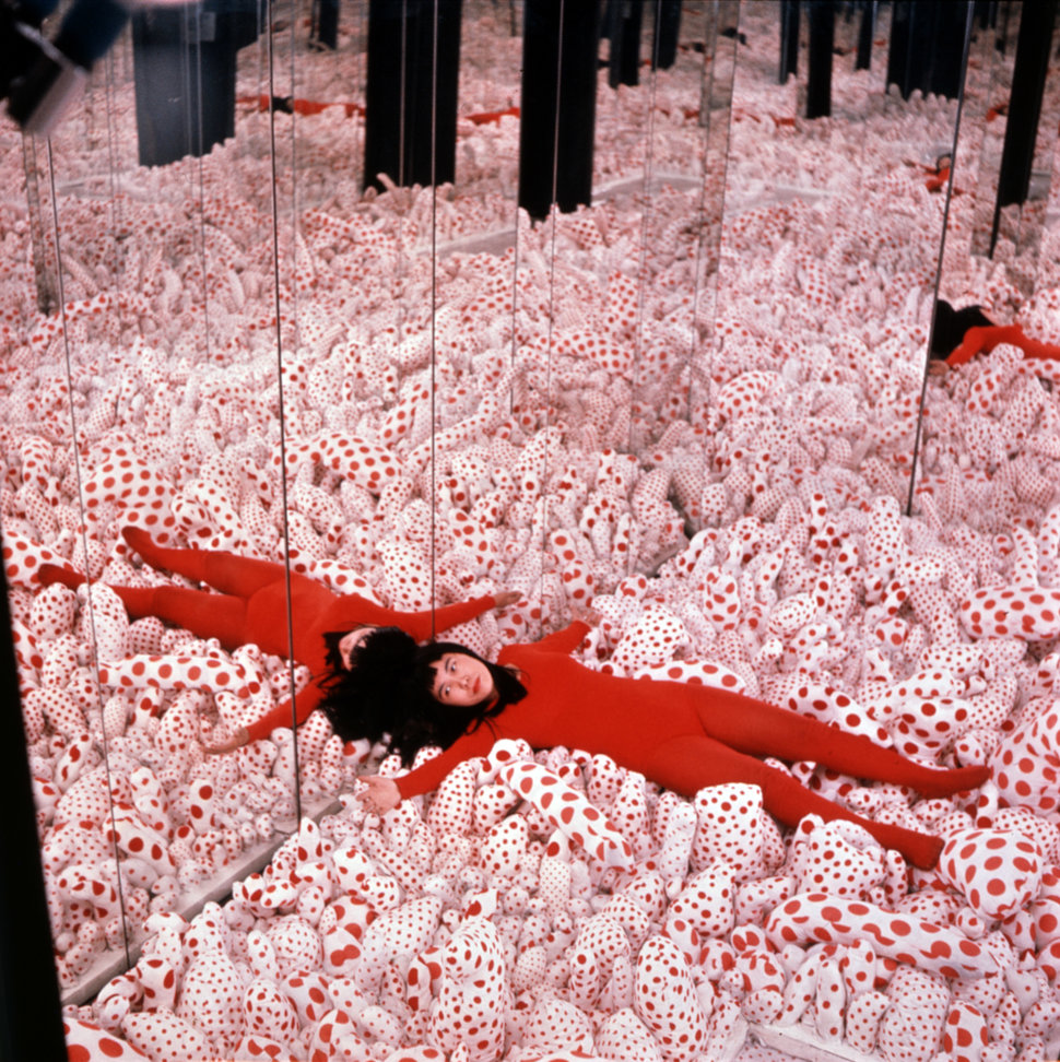 Yayoi Kusama - Infinity Mirror Room - Phalli_s Field 1965