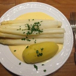 Spargel mit falscher Hollandaise