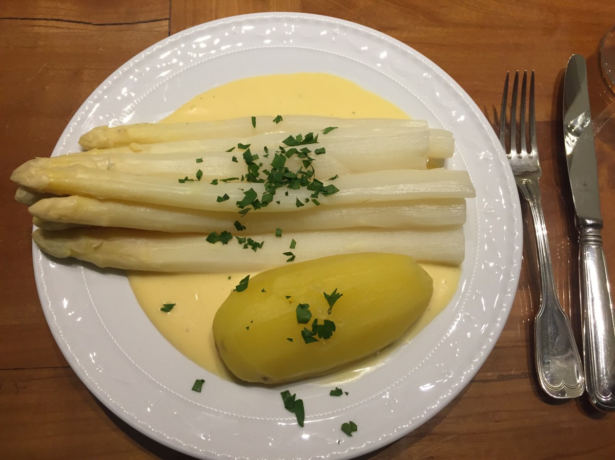 Spargel mit falscher Hollandaise – Tischgespräch Spargel mit falscher Hollandaise – Tischgespräch