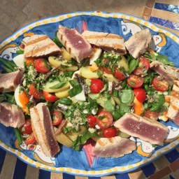 Salat Niçoise mit frischem Thunfisch